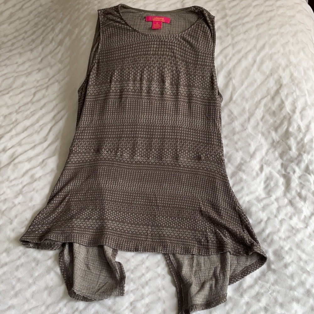Sleeveless Peplum with back silt